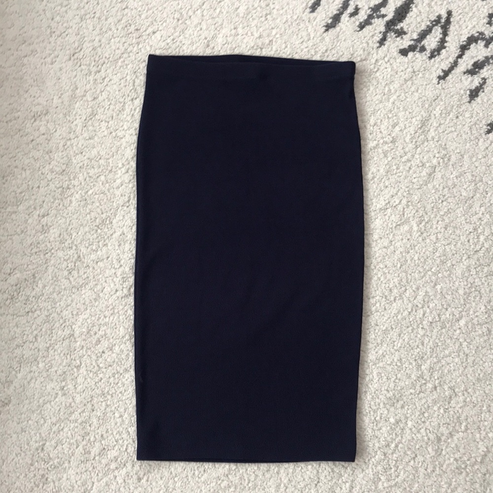 Navy blue body-con pencil skirt